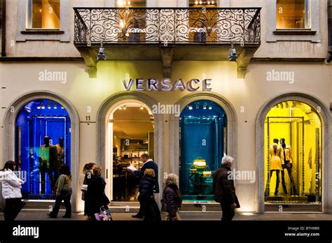 negozi per orologi versace|Versace Milan Via Montenapoleone .